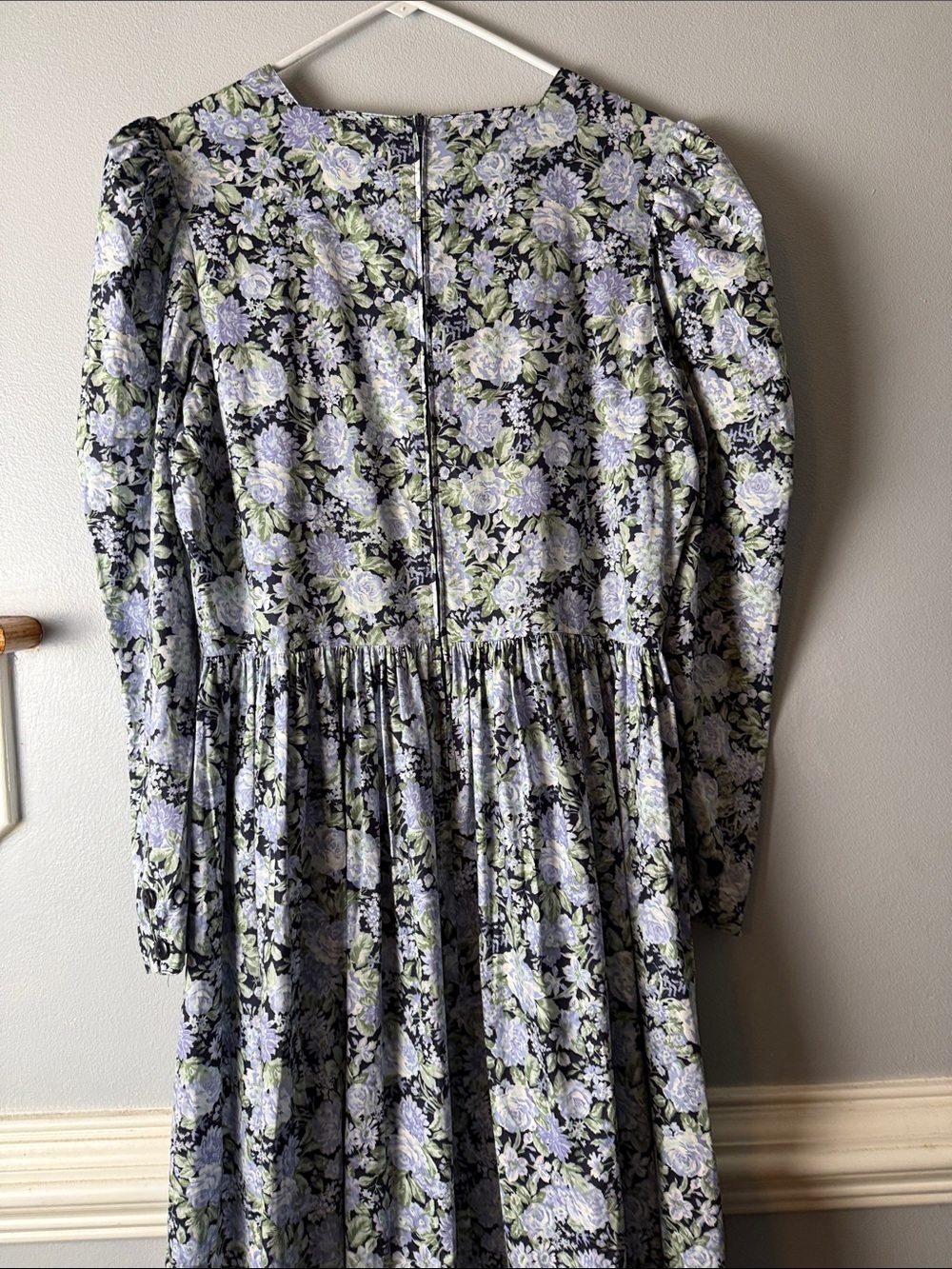 Vintage 80s Laura Ashley Lavender and Green Floral Long-Sleeve Maxi Dress - Picture 8 of 10
